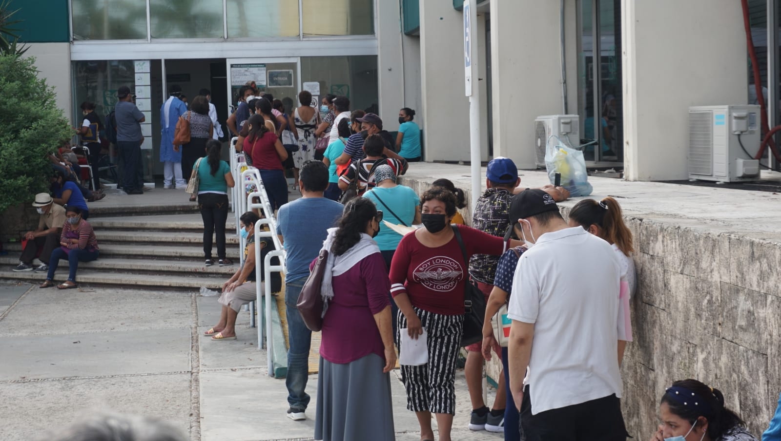 Las largas filas ponen en riesgo a los ciudadanos a contagios
