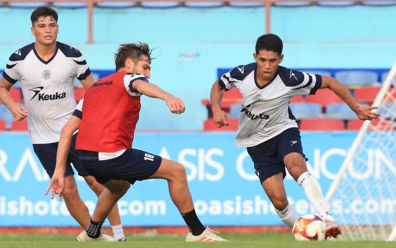 El volante por derecha de 23 años de edad convenció con su juego y entrega en la cancha al profesor Federico Vilar