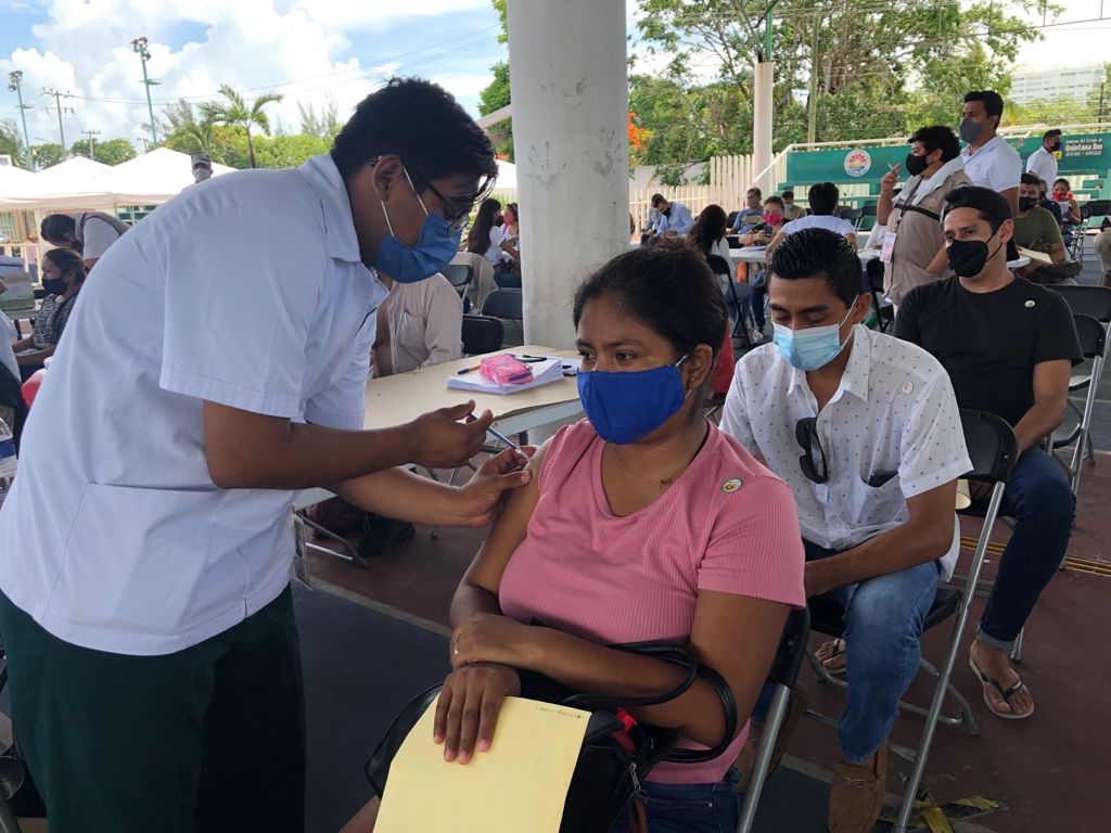 Conoce las fechas de vacunación para 'treintones' en Playa del Carmen