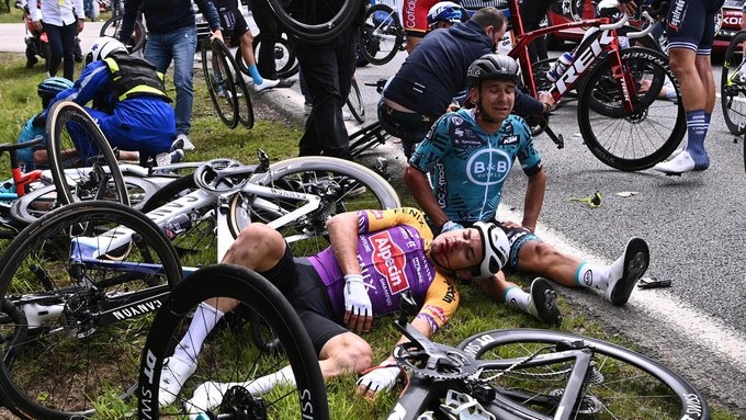 Al menos 100 ciclistas resultaron lesionadas por una imprudente mujer Al menos 100 ciclistas resultaron lesionadas por una imprudente mujer