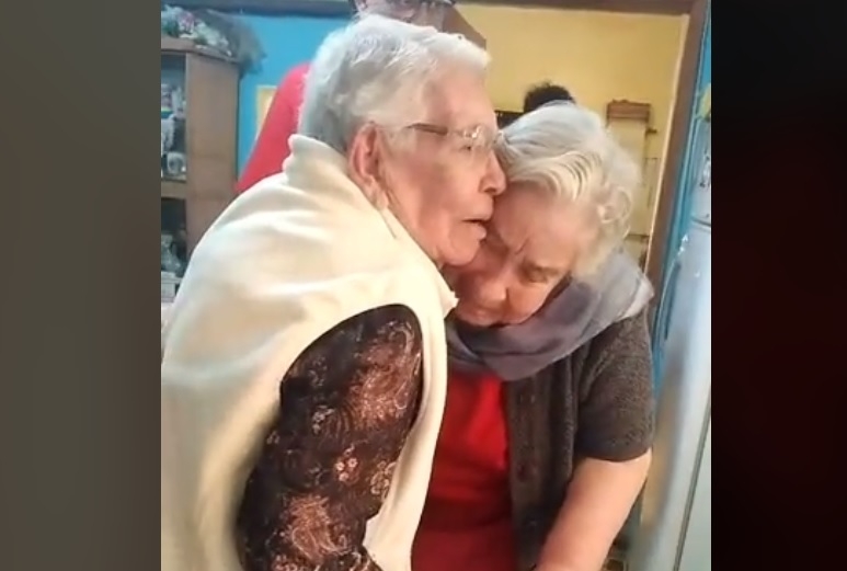 Las abuelitas no se veían desde el año pasado que inició la contingencia sanitaria
