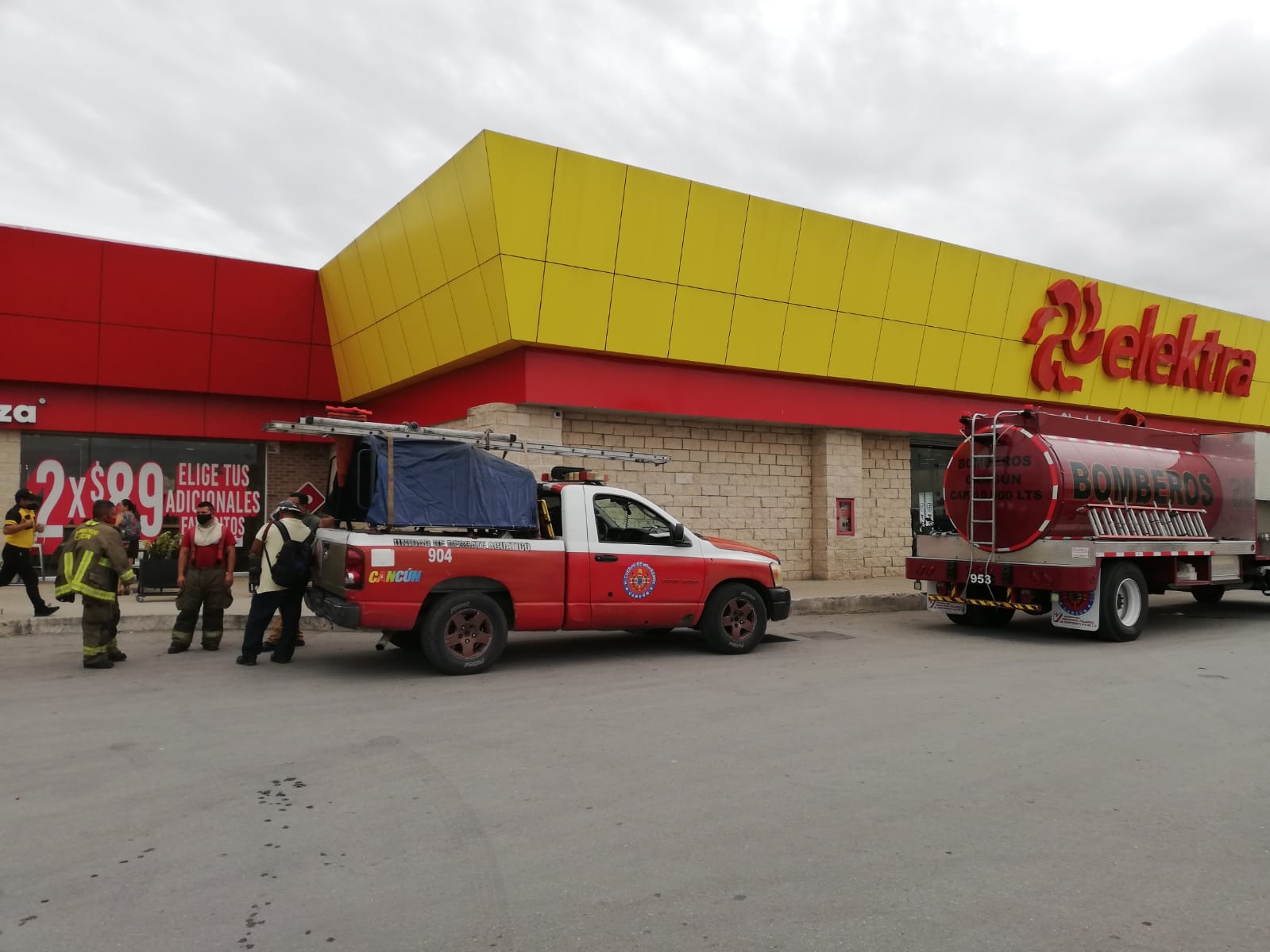 Evacuan plaza Arco Norte por fuga de gas en Cancún