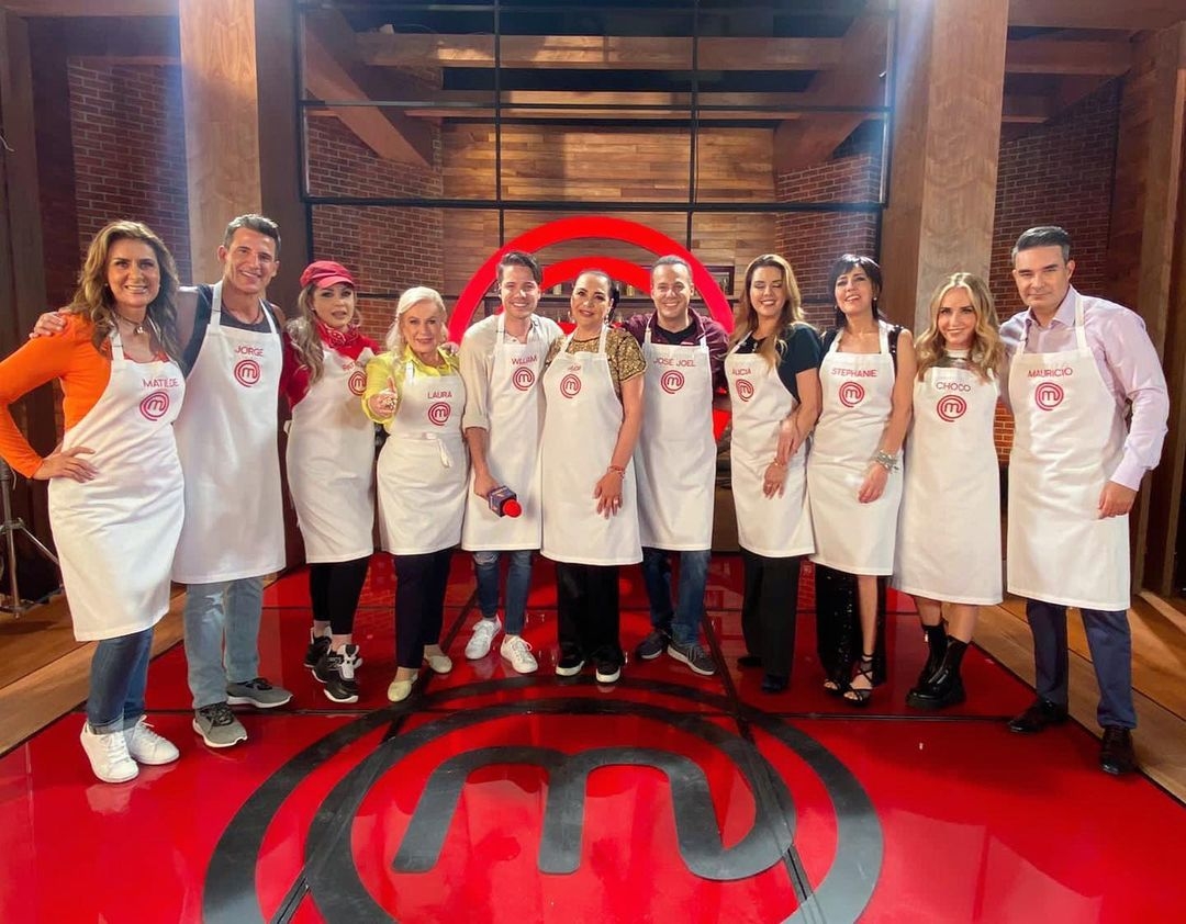 Rebecca de Alba será la encargada de conducir este programa en el que 15 celebridades medirán sus aptitudes culinarias Rebecca de Alba será la encargada de conducir este programa en el que 15 celebridades medirán sus aptitudes culinarias