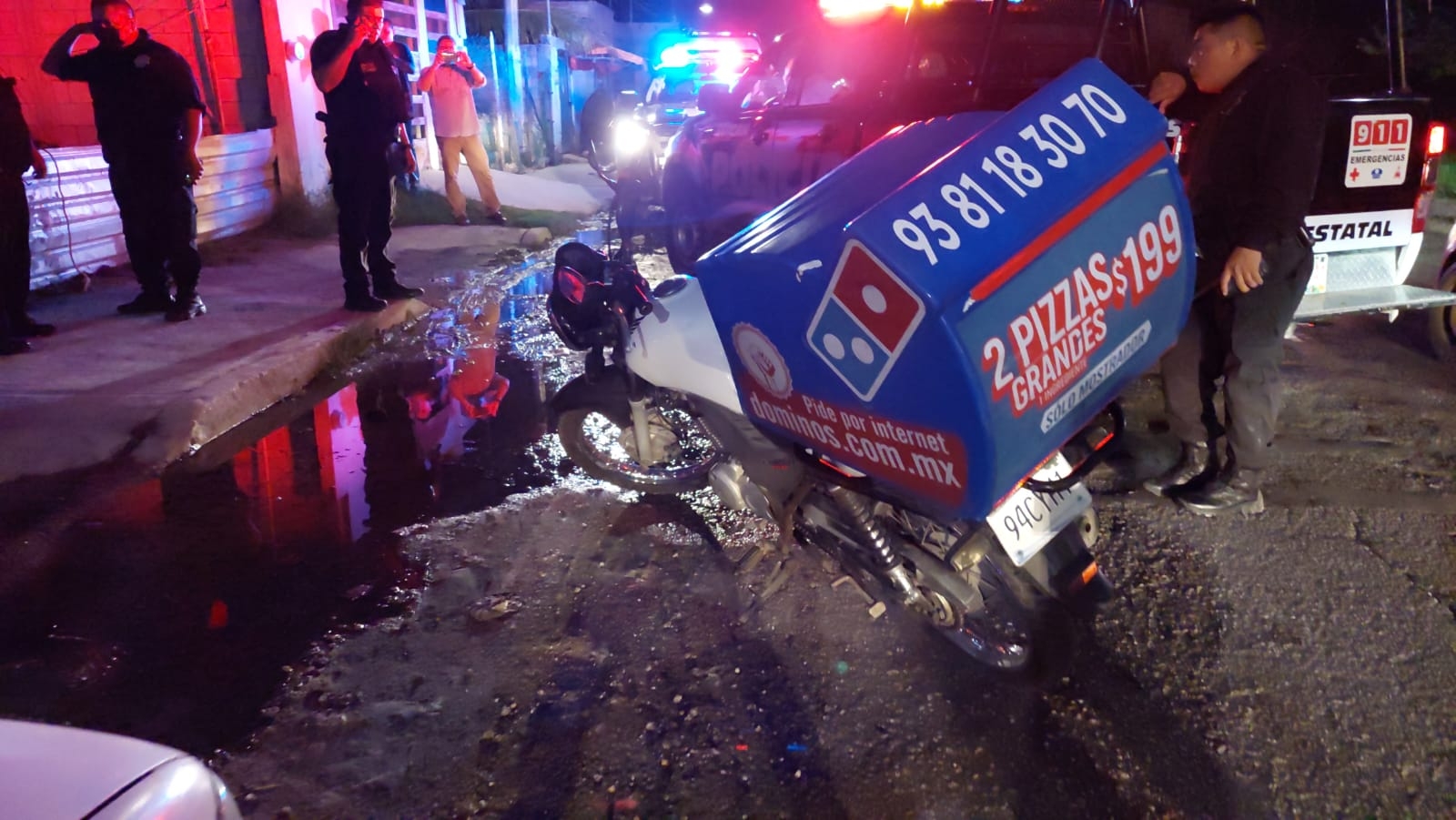 Asaltan a repartidor de pizzas para despojarlo de su motocicleta e iniciar una persecución policial Asaltan a repartidor de pizzas para despojarlo de su motocicleta e iniciar una persecución policial