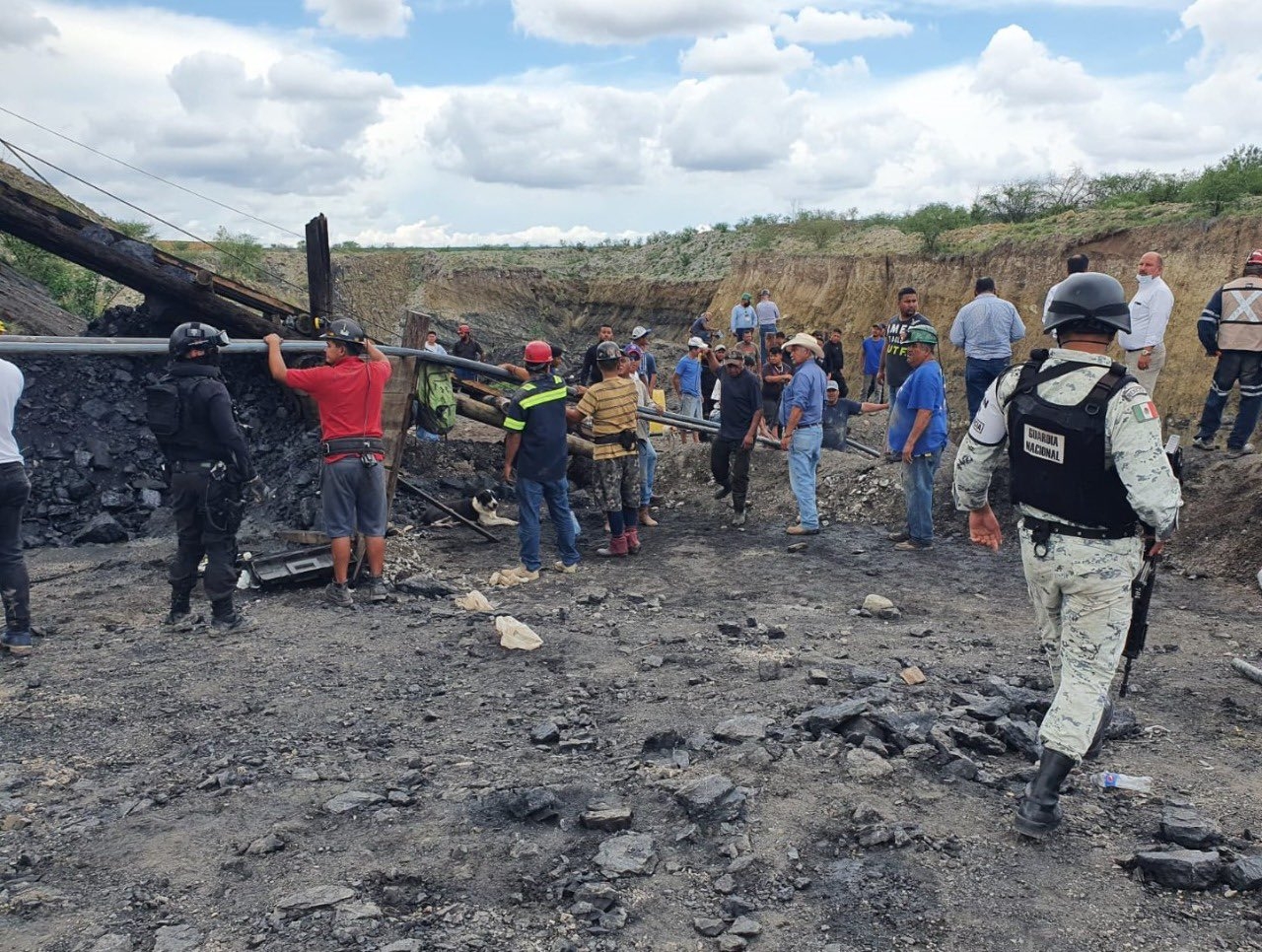 Recuperan el cuerpo de José Leonardo, del sexto minero perdido en la mina de Múzquiz Recuperan el cuerpo de José Leonardo, del sexto minero perdido en la mina de Múzquiz