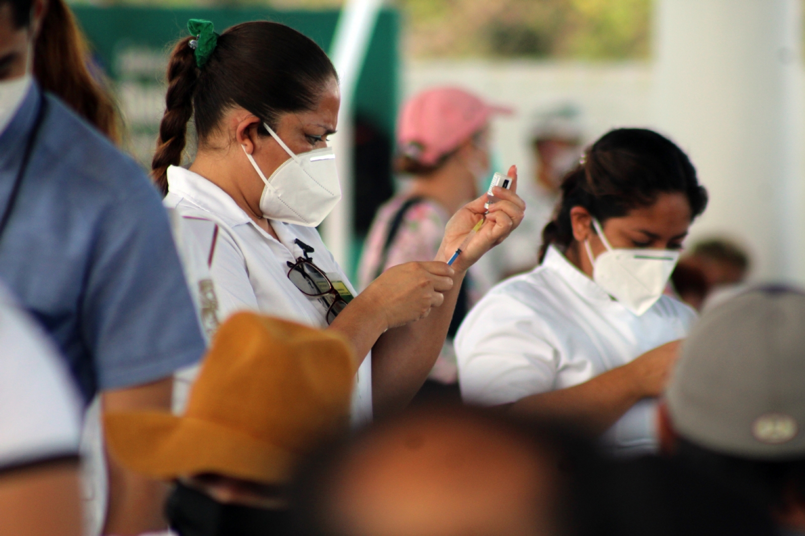 La vacunación contra el COVID-19 se realiza en algunos municipios de Quintana Roo
