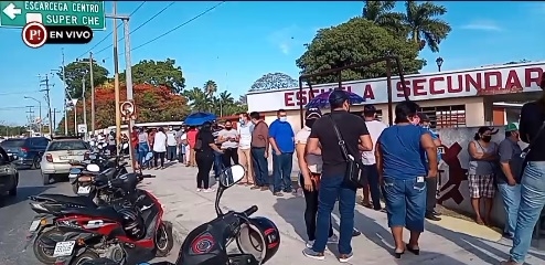 Largas filas se registraron en las casillas ubicadas en Escárcega