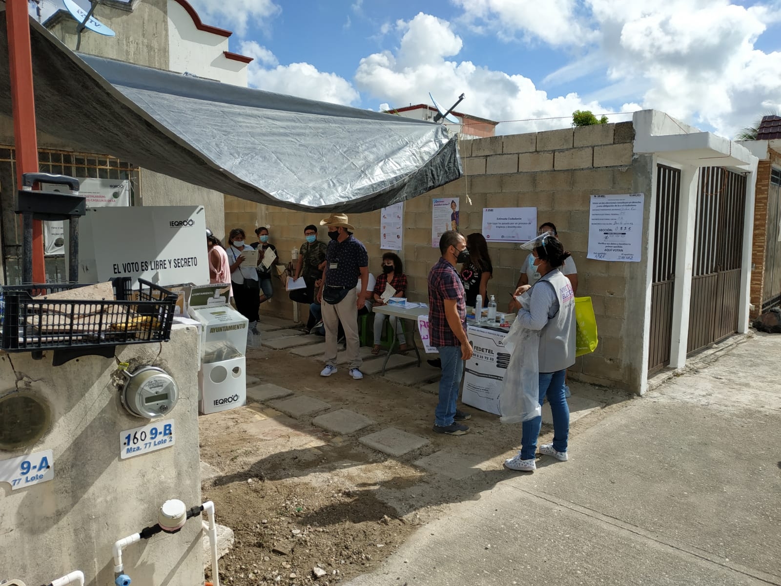 El jefe de la casilla comentó que a penas han llegado a votar 12 personas