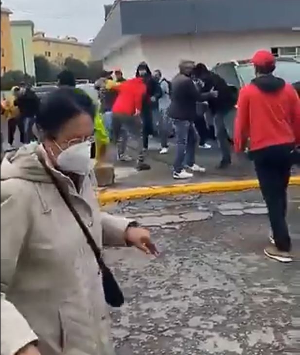 Los sujetos huyeron después de golpear a las personas
