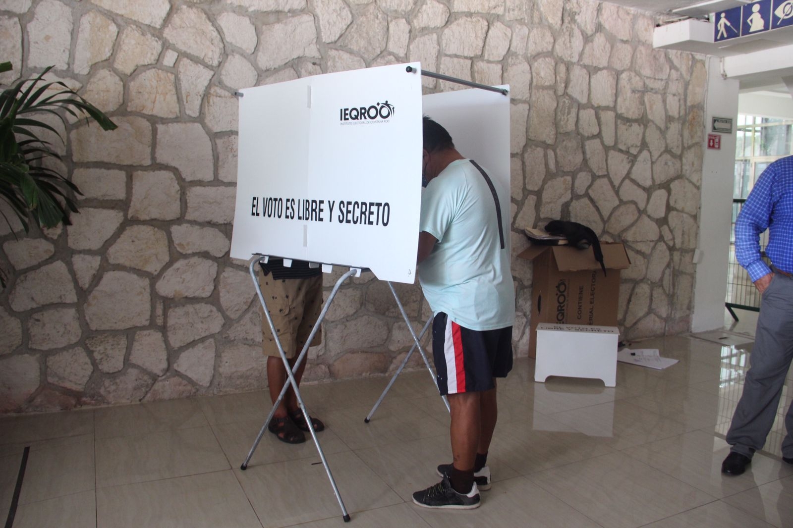 Las papeletas electorales ya fueron entregadas a las distintas sedes distritales de Quintana Roo bajo vigilancia de la Semar y Sedena Las papeletas electorales ya fueron entregadas a las distintas sedes distritales de Quintana Roo bajo vigilancia de la Semar y Sedena