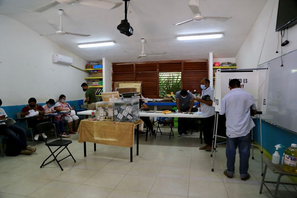 En una contienda rodeada de violencia, los ciudadanos ejercieron su derecho al voto en Isla Mujeres