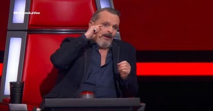 Miguel Bosé asegura que su afonía se debe a un problema 'romántico'