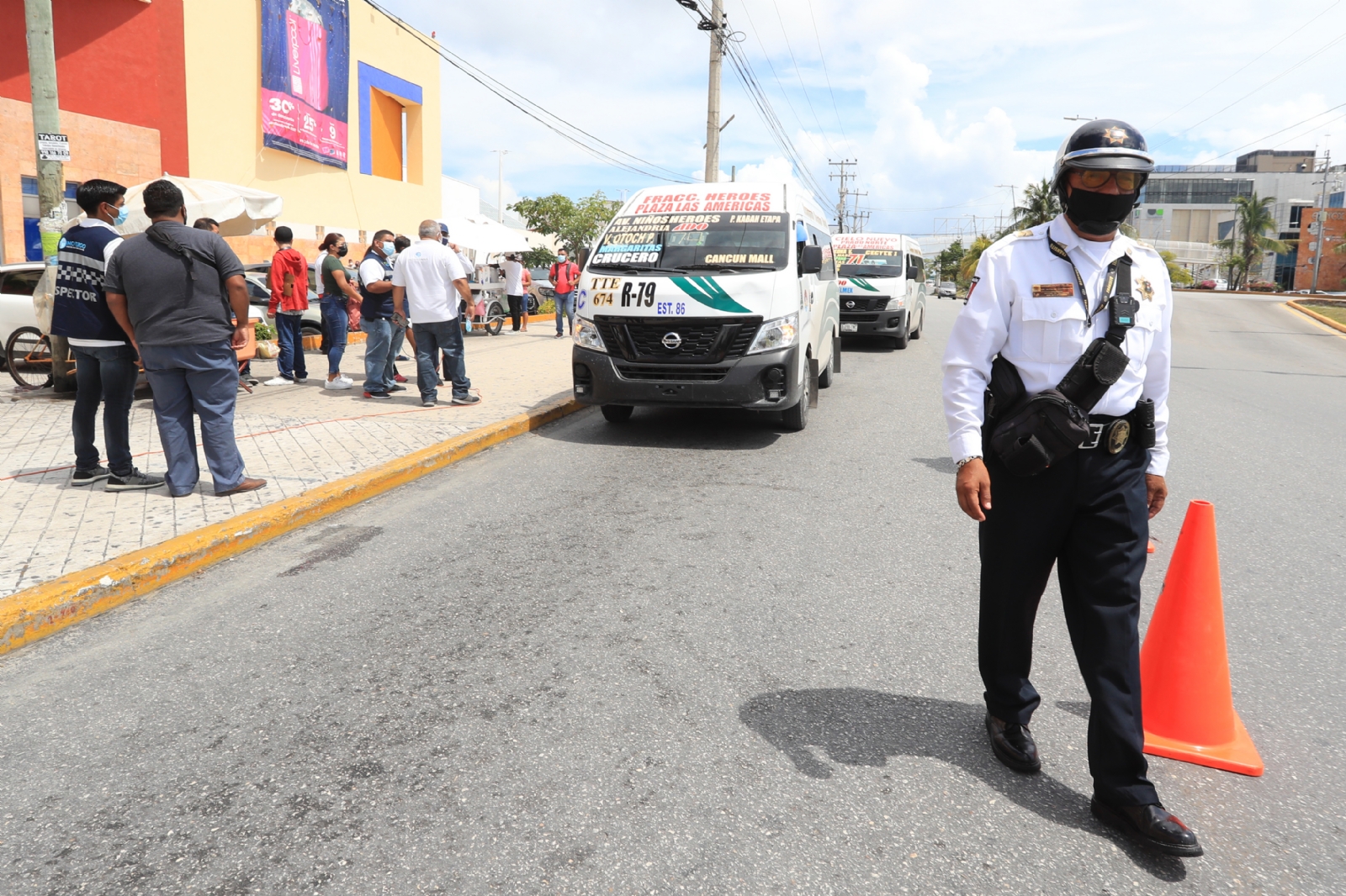 Frenan a transportistas rebeldes en Quintana Roo
Frenan a transportistas rebeldes en Quintana Roo
