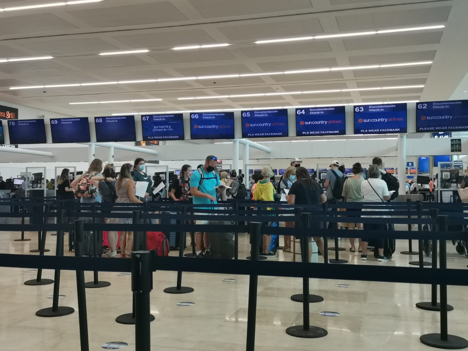 Aeropuerto Internacional de Cancún Aeropuerto Internacional de Cancún