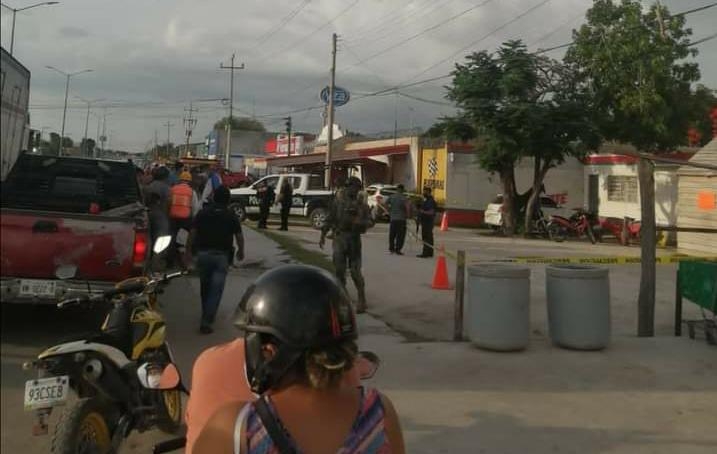 Autoridades acordonaron la zona donde ocurrió el asesinato de un sujeto en el interior del conocido bar Autoridades acordonaron la zona donde ocurrió el asesinato de un sujeto en el interior del conocido bar