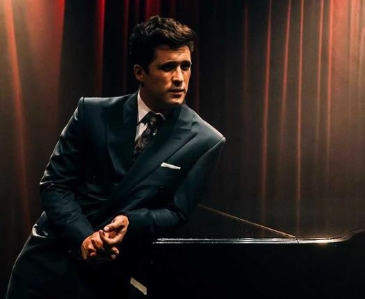 Diego Boneta en su personificación como Luis Miguel Diego Boneta en su personificación como Luis Miguel
