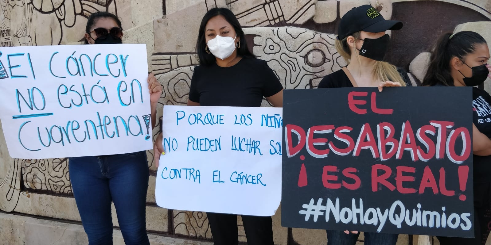 Se realizó una manifestación en el Monumento a la Patria para expresar su enojo por el desabasto de medicamentos a nivel federal Se realizó una manifestación en el Monumento a la Patria para expresar su enojo por el desabasto de medicamentos a nivel federal