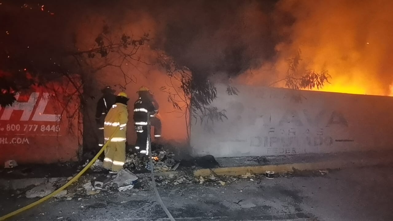 El responsable logró escapar del lugar sin embargo en el sitio dejo un bidón de 20 litros con restos de gasolina El responsable logró escapar del lugar sin embargo en el sitio dejo un bidón de 20 litros con restos de gasolina