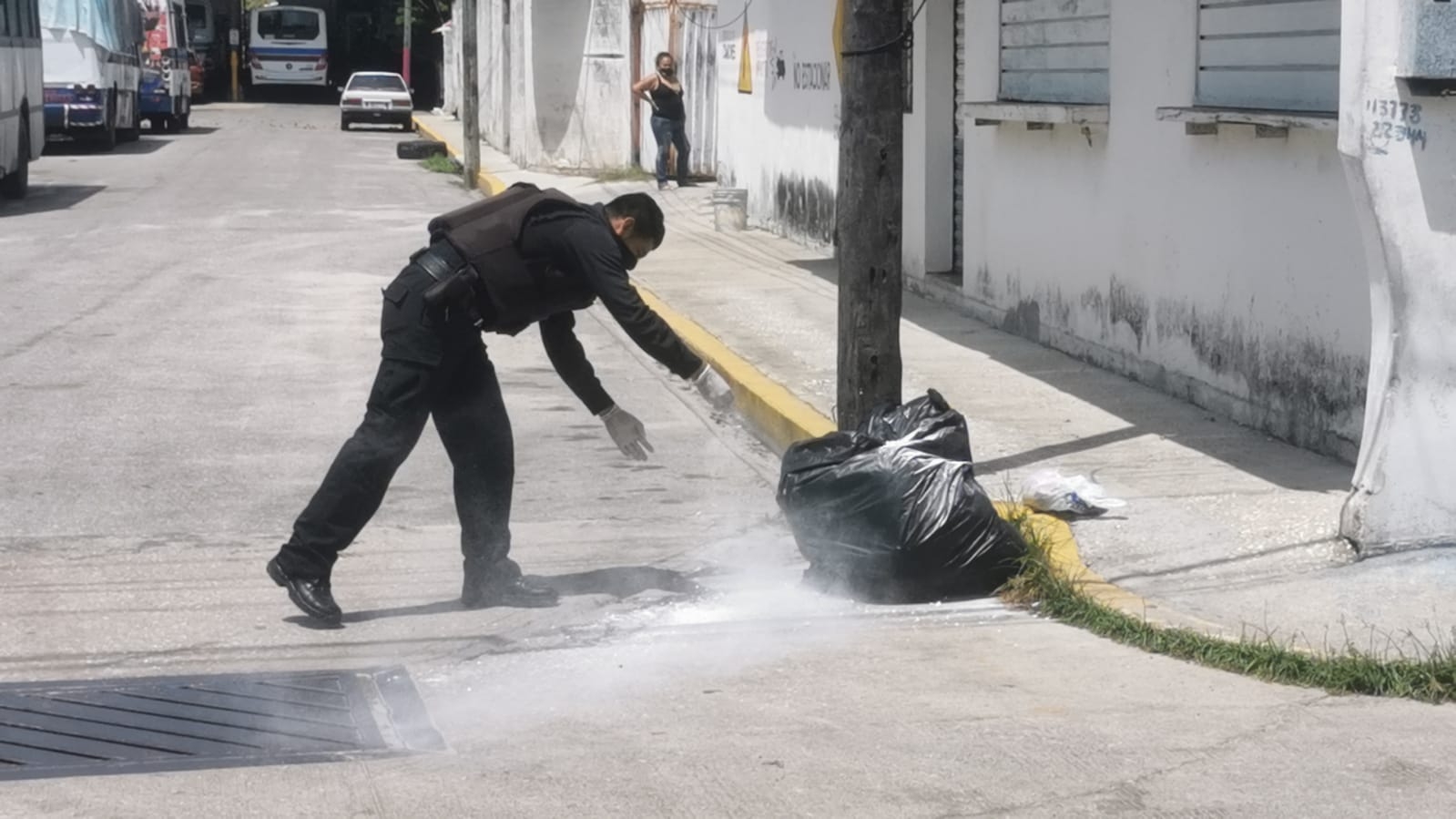 Los policías echaron cal a la bolsa y limpiaron la sangre Los policías echaron cal a la bolsa y limpiaron la sangre