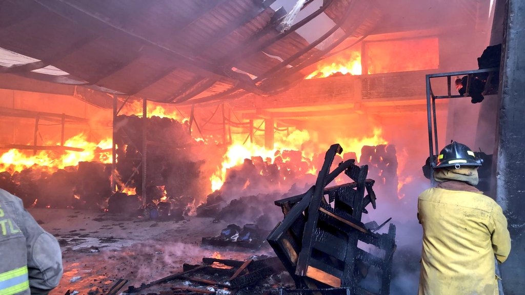 Bomberos de diferentes municipios atendieron la emergencia
