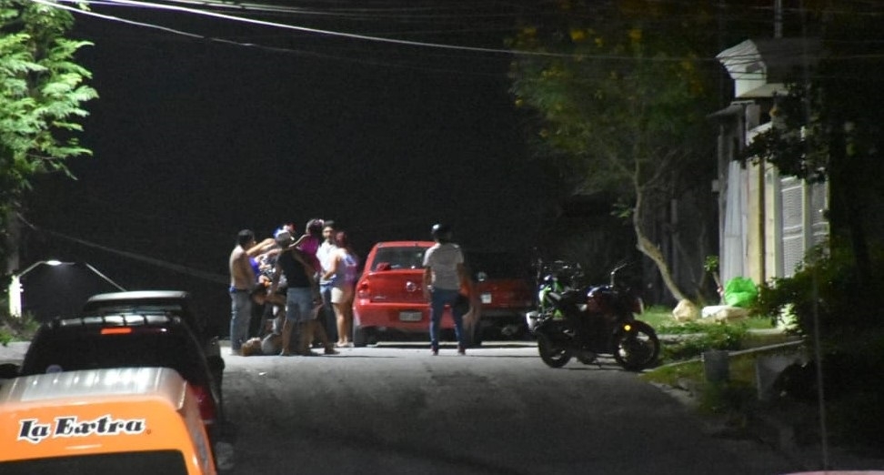 Una mujer quedó inconsciente tras ser noqueada por un hombre