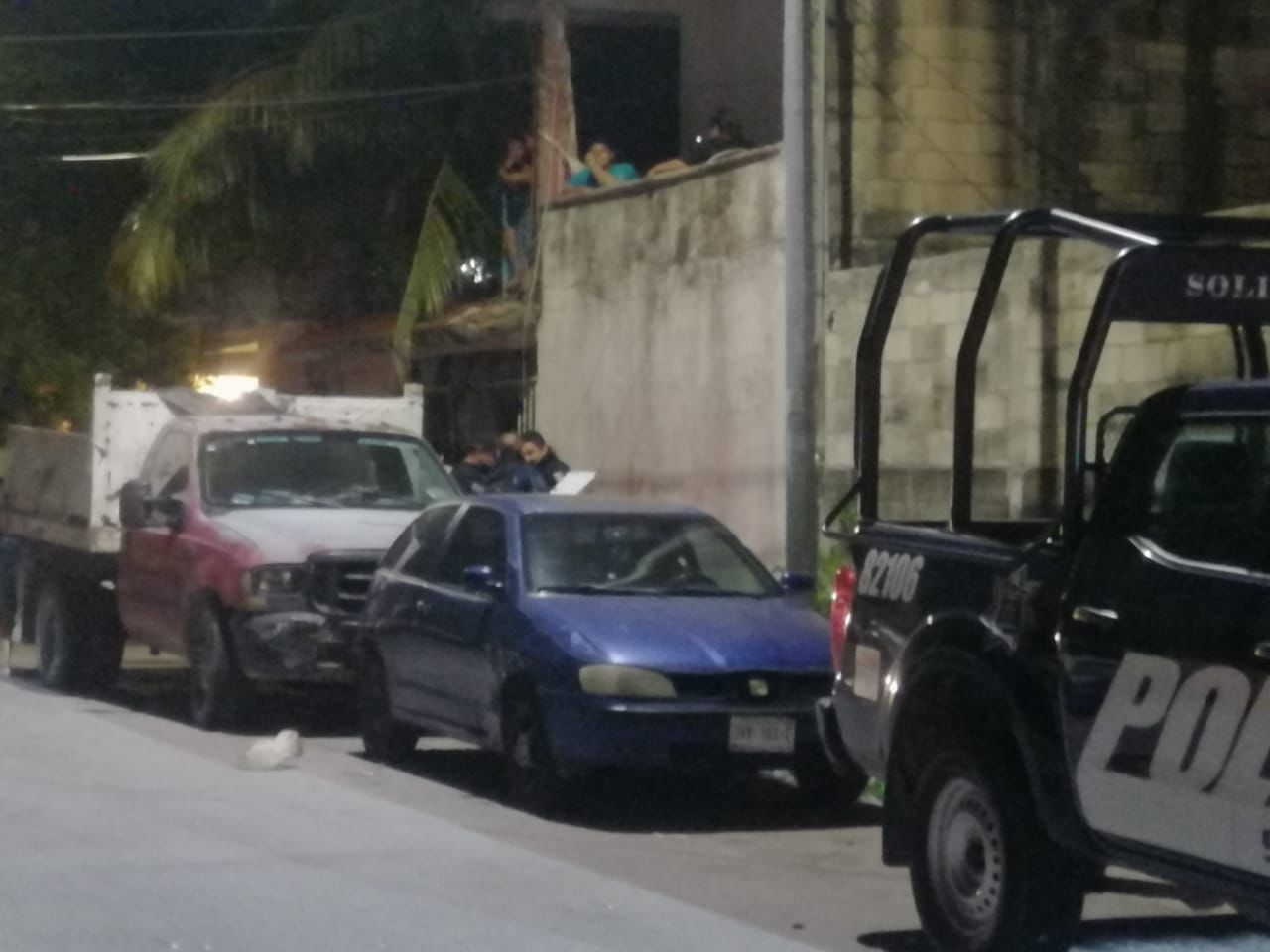 Tras el hallazgo la mujer pidió auxilio a sus vecinos quienes dieron aviso al 911