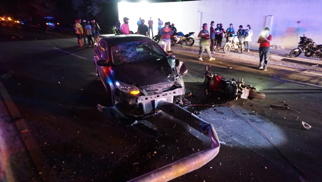 Choque doble en la avenida costera por falta de alumbrado público en Campeche