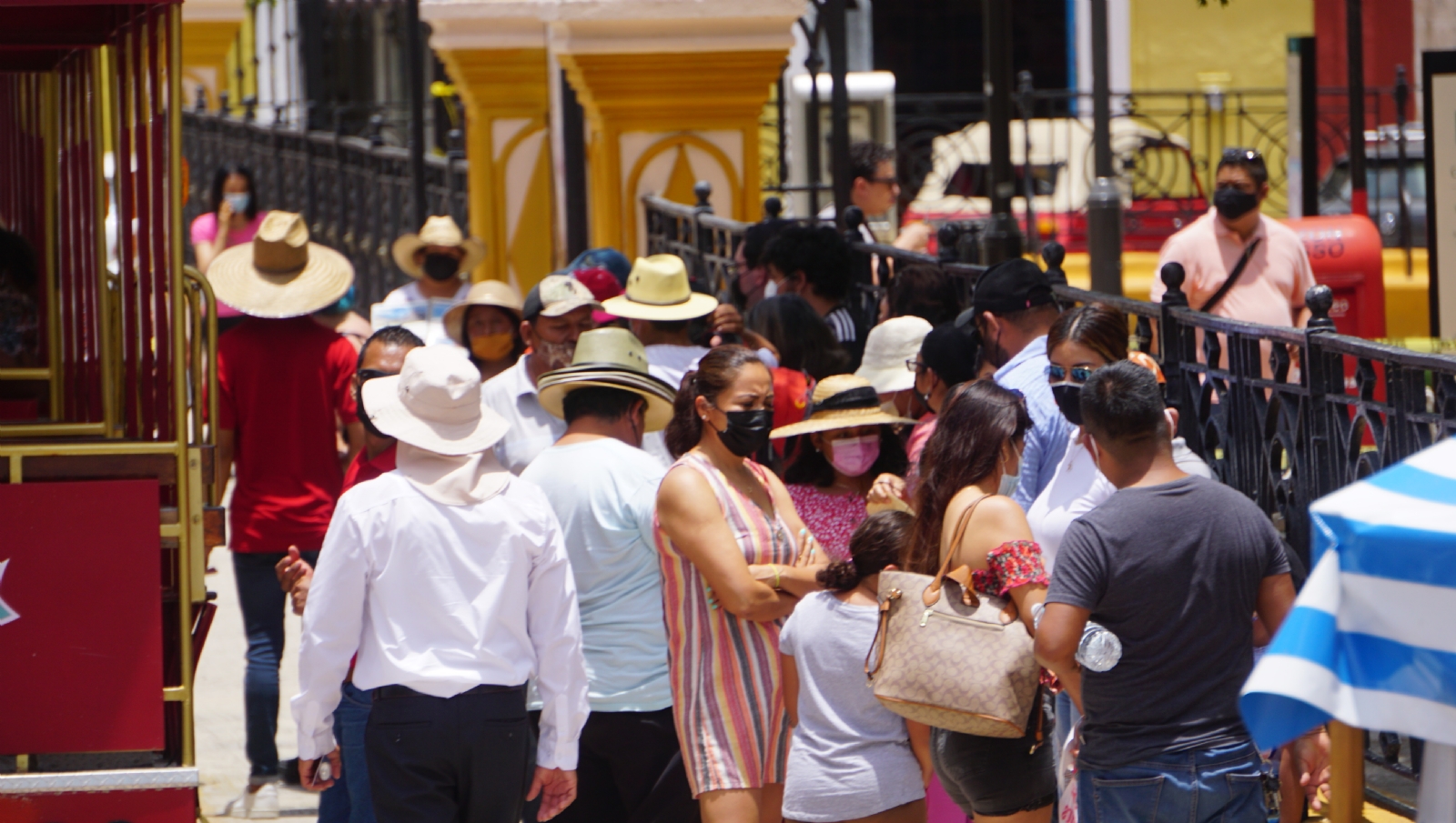 Consideran que uno de los retos que enfrentan es recibir a los turistas que planean sus viajes con pocos días de anticipación, quienes optan por viajar en sus vehículos Consideran que uno de los retos que enfrentan es recibir a los turistas que planean sus viajes con pocos días de anticipación, quienes optan por viajar en sus vehículos