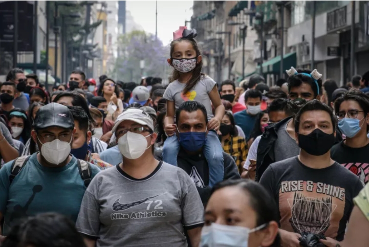 A pesar del aumento de casos positivos, el subsecretario de Salud reconoce que los casos graves han disminuido en comparación a olas pasadas.