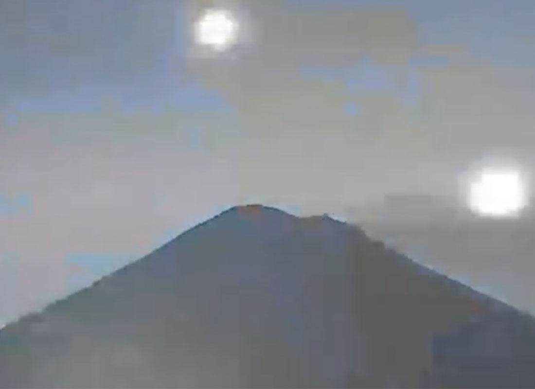 En el video, Venus aparece como un cuerpo luminoso y Marte desciende con una luz rojiza.