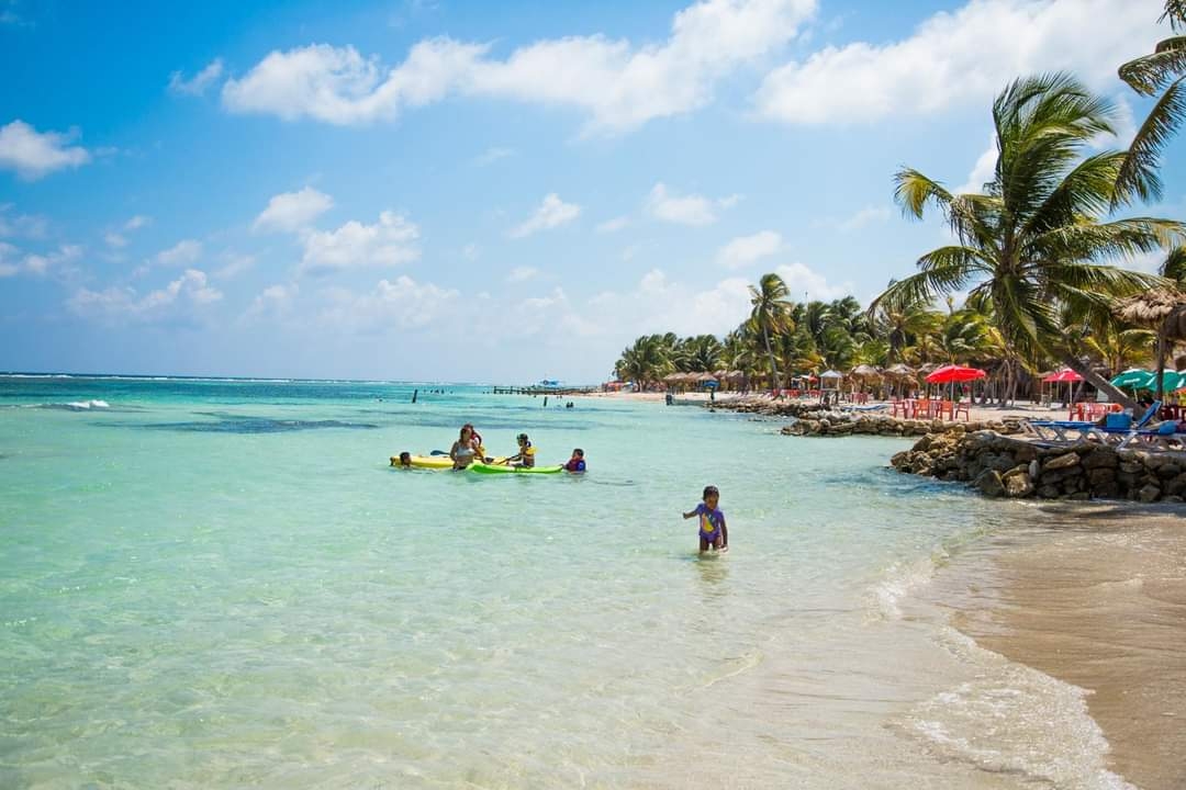 Los turistas son retenidos en el puerto Costa Maya de Mahahaul, por lo que no visitan más zonas del destino turístico Los turistas son retenidos en el puerto Costa Maya de Mahahaul, por lo que no visitan más zonas del destino turístico