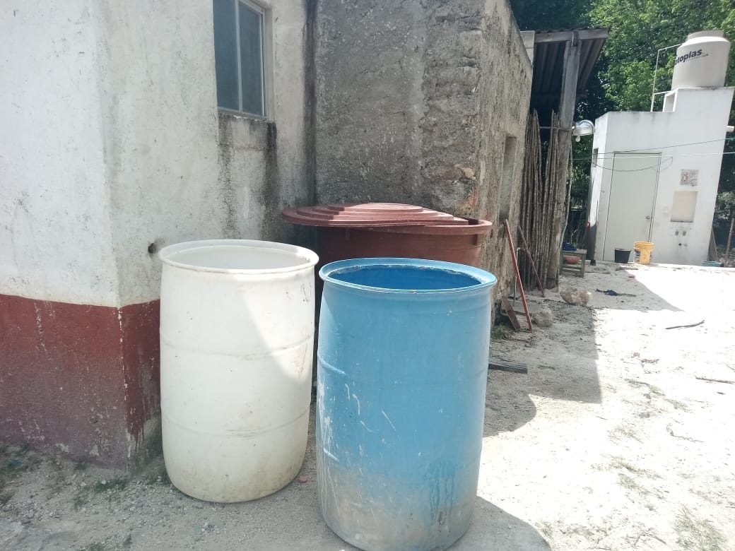 Los habitantes piden reparar la bomba o el apoyo de pipas para suministrar el agua en la población Los habitantes piden reparar la bomba o el apoyo de pipas para suministrar el agua en la población