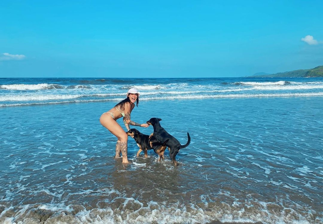 A través de sus historias de Instagram, la conductora mostró su compromiso con el medio ambiente, la naturaleza y los animales