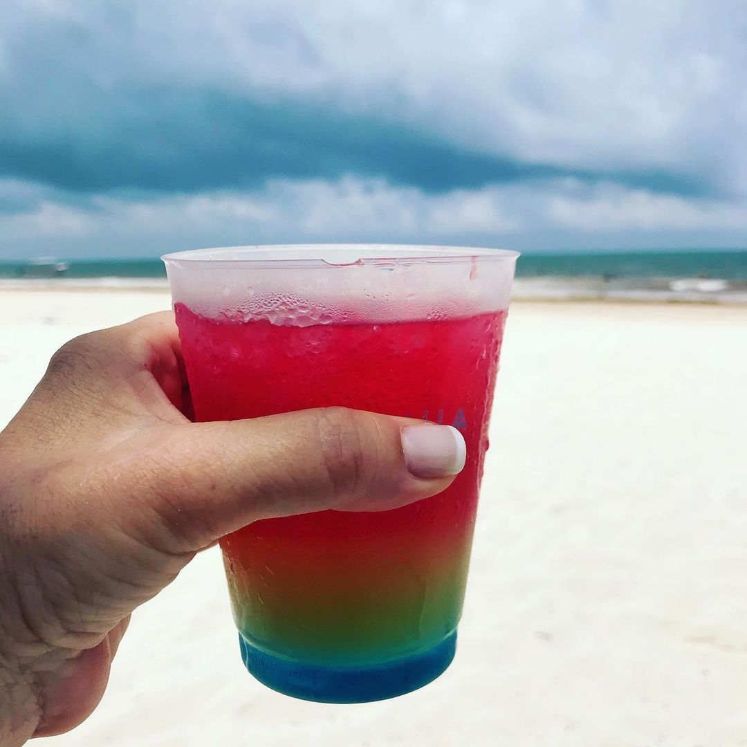 Con el paso de los años el Coctel Riviera Maya se ha convertido en un clásico y una de las bebidas más populares sobre todo en los hoteles Con el paso de los años el Coctel Riviera Maya se ha convertido en un clásico y una de las bebidas más populares sobre todo en los hoteles