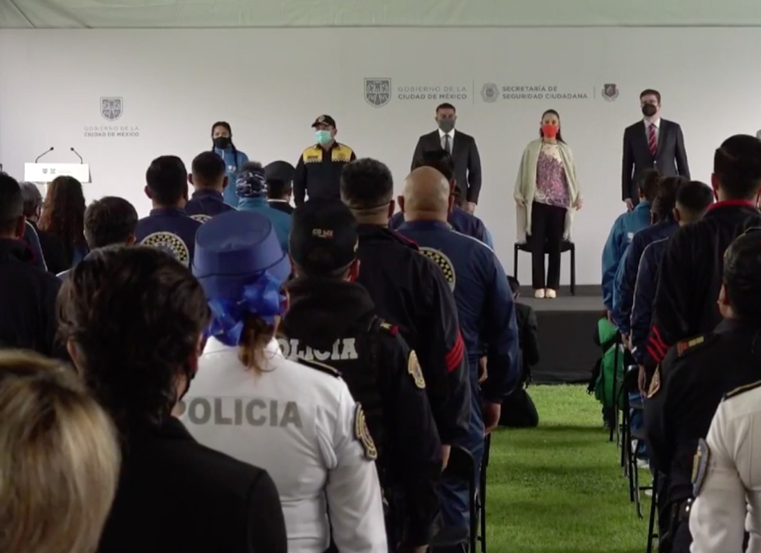 La mandataria capitalina se pronunció orgullosa de que las y los policías han ayudado a la disminución de delitos de alto impacto en casi el 50%. La mandataria capitalina se pronunció orgullosa de que las y los policías han ayudado a la disminución de delitos de alto impacto en casi el 50%.