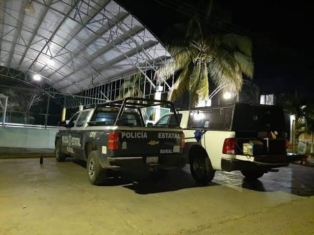 De acuerdo con reportes preliminares, elementos policiales aseguraron un auto con múltiples cargadores de armas De acuerdo con reportes preliminares, elementos policiales aseguraron un auto con múltiples cargadores de armas