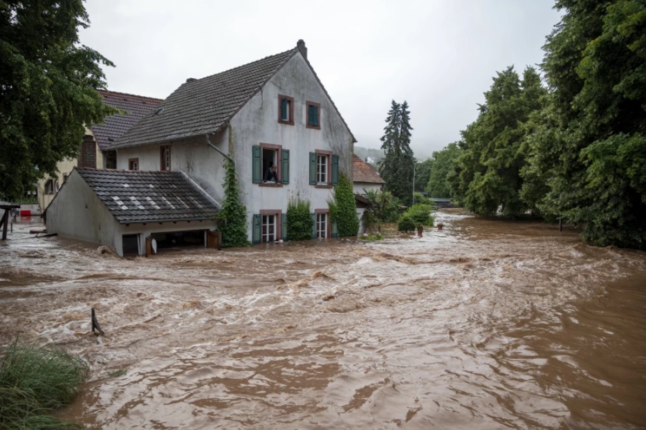 Se emitió un código rojo en algunas partes de Bélgica debido a las fuertes lluvias que afectaron el área Se emitió un código rojo en algunas partes de Bélgica debido a las fuertes lluvias que afectaron el área