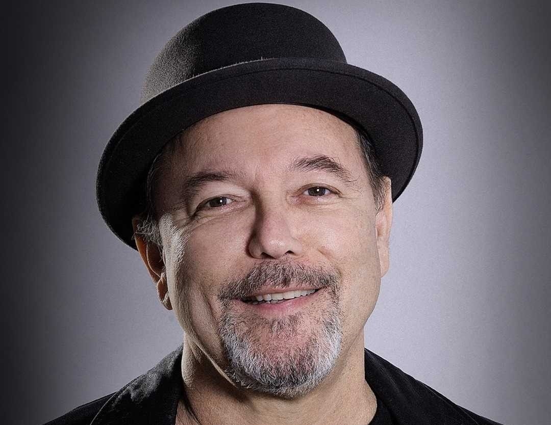 Nacido el 16 de julio de 1948, Rubén Blades es un cantautor, músico, actor, abogado, político y activista panameño Nacido el 16 de julio de 1948, Rubén Blades es un cantautor, músico, actor, abogado, político y activista panameño
