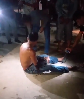 Al ser cuestionados de la detención del pescador, los policías mencionaron que era por salir a altas horas de su casa Al ser cuestionados de la detención del pescador, los policías mencionaron que era por salir a altas horas de su casa