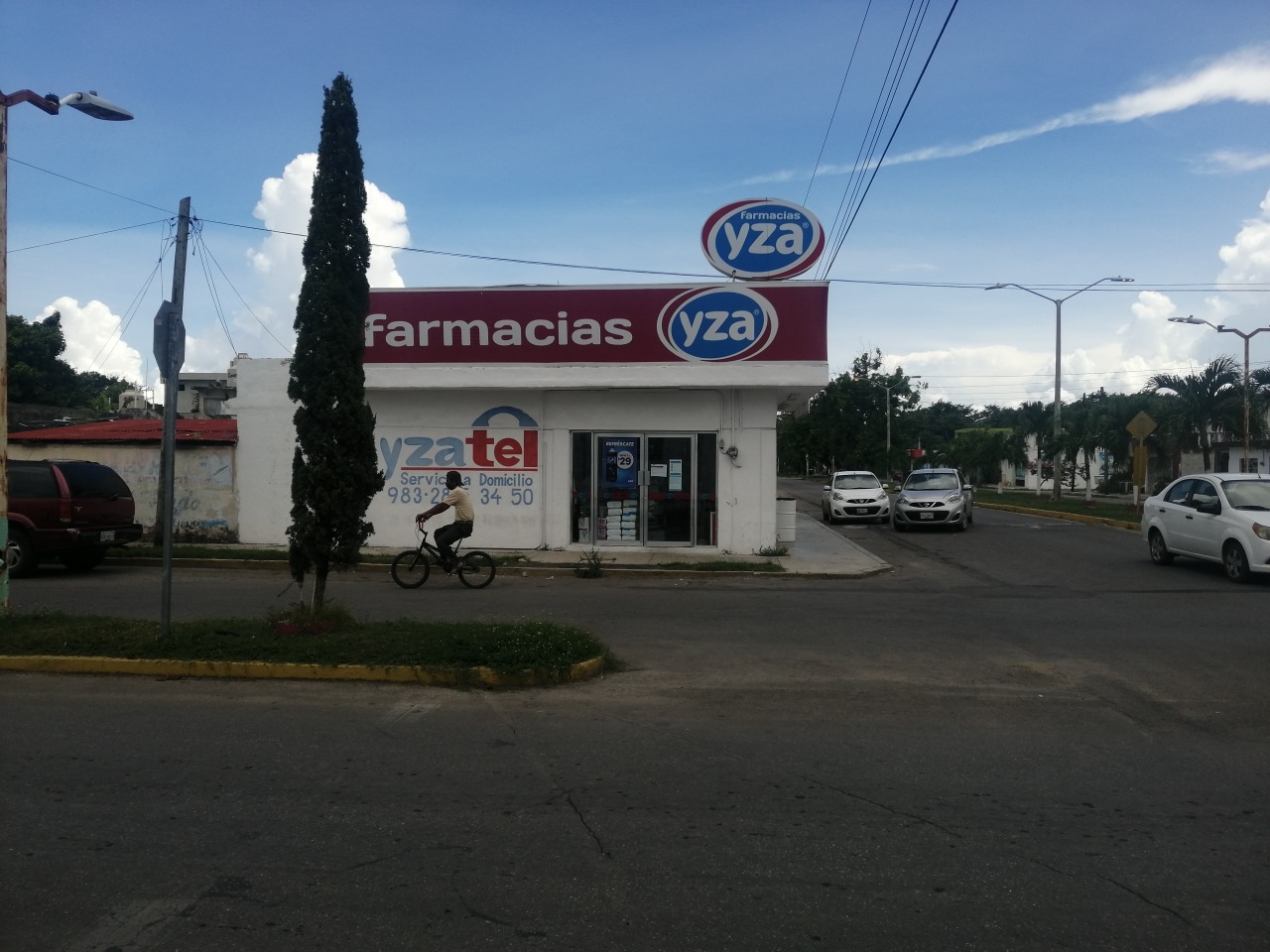 Una de la empleadas del establecimiento mencionó que un sujeto de tés clara, robusto fue el que la asalto
