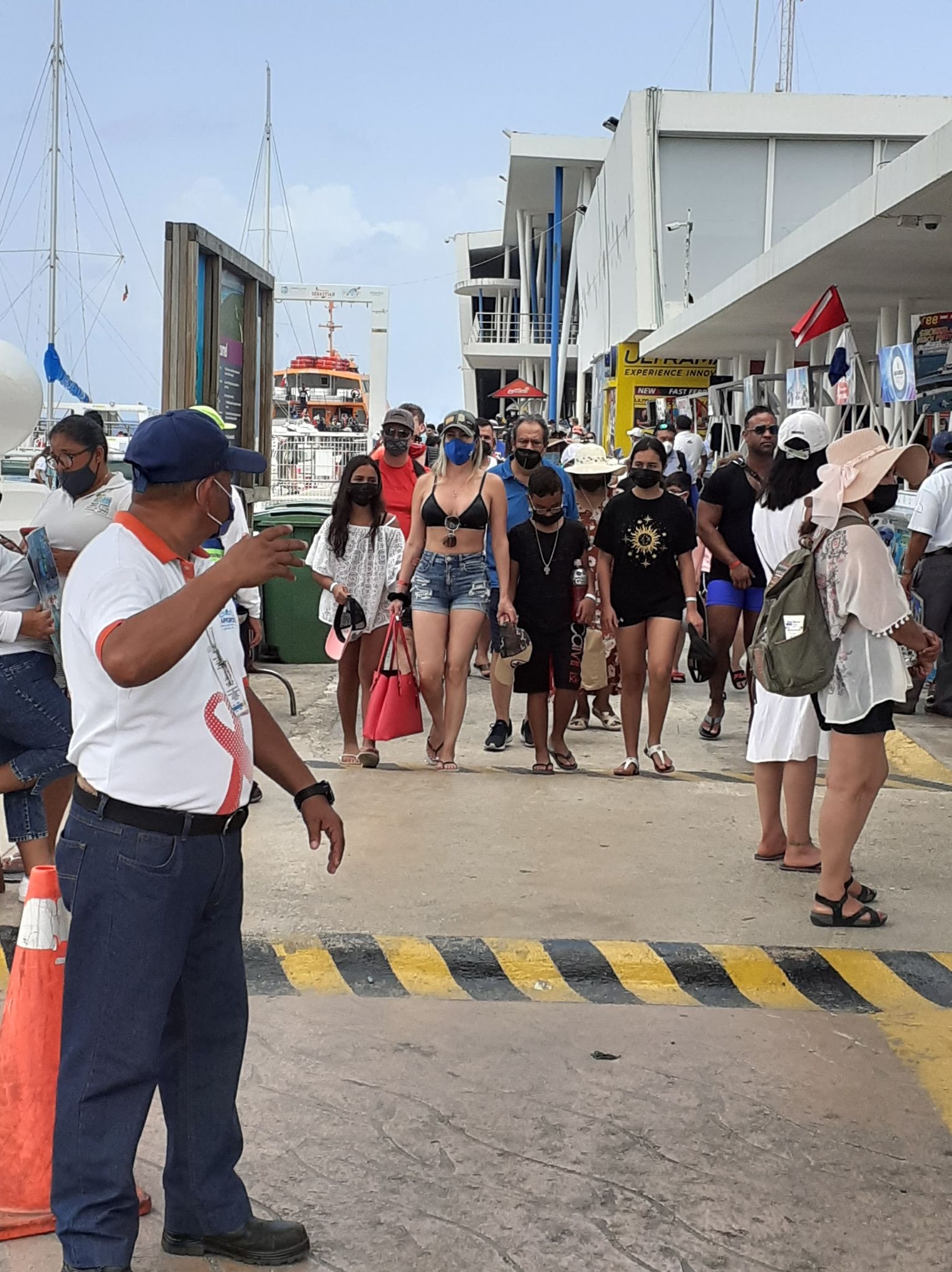 La naviera que operó el cruce marítimo Playa del Carmen-Cozumel habilitó tres embarcaciones debido a la afluencia de turistas