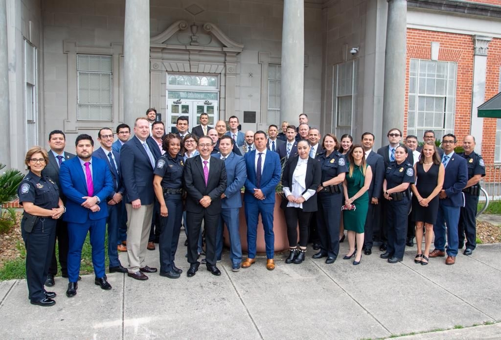 El 13 y 14 de julio pasados funcionarios de México y de EU se reunieron en Texas par tratar el tema del tráfico ilícito de armas El 13 y 14 de julio pasados funcionarios de México y de EU se reunieron en Texas par tratar el tema del tráfico ilícito de armas