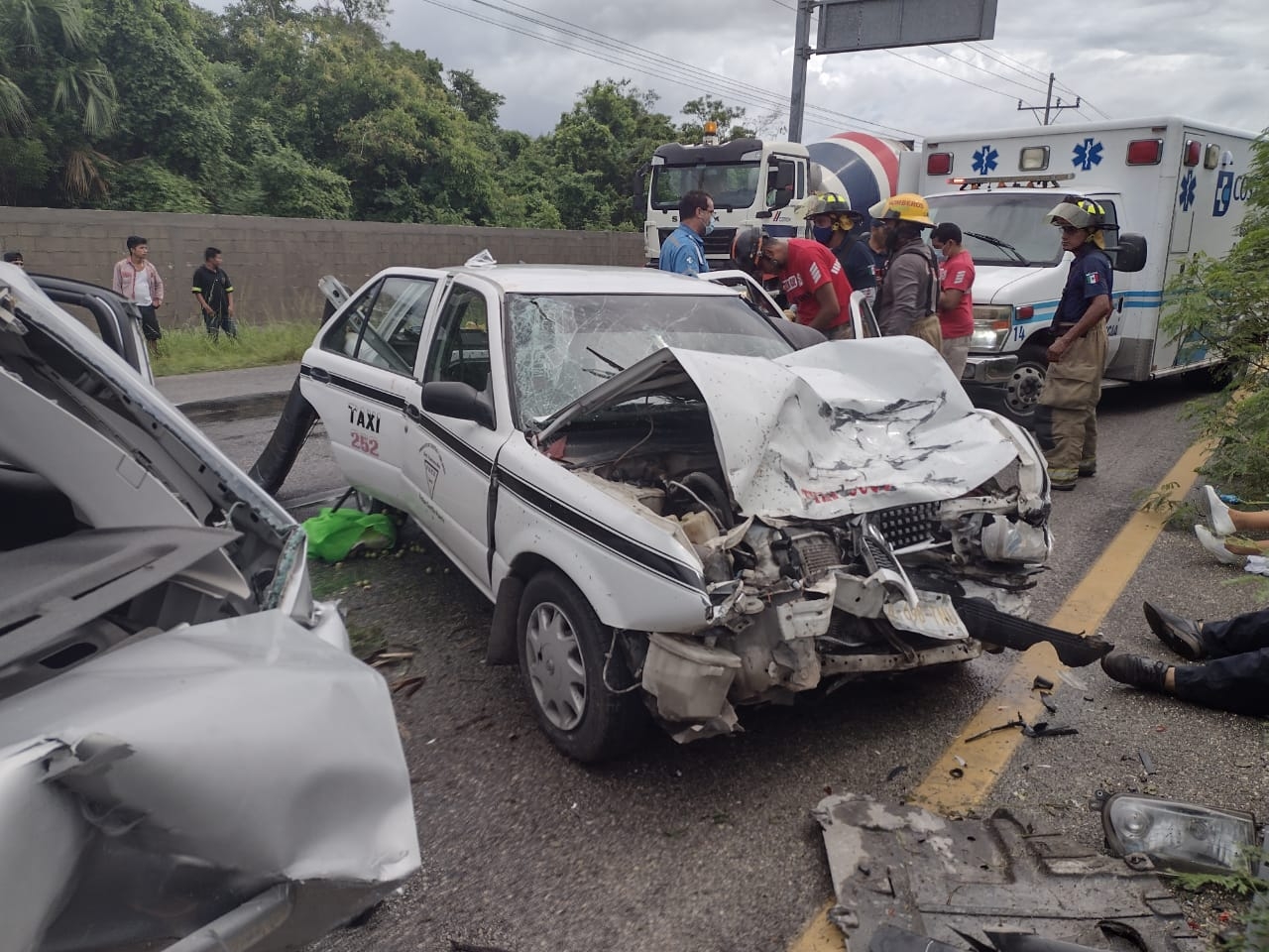 Choque automovilístico deja tres heridos en Playa del Carmen