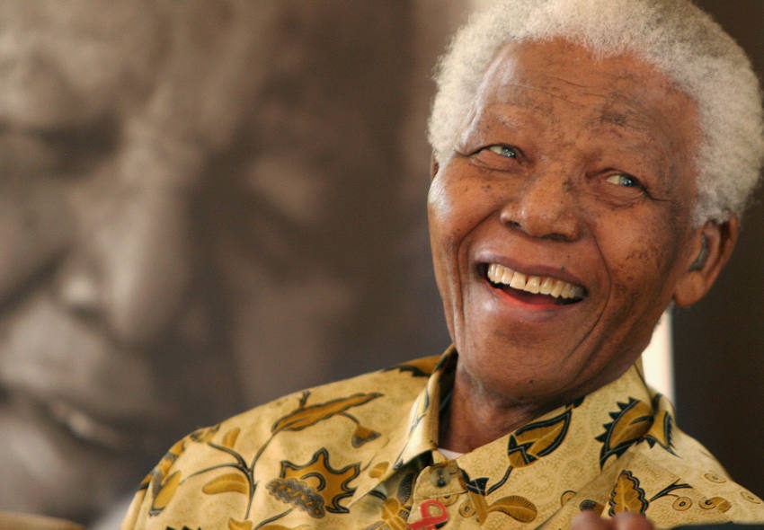 Nelson Mandela fue un político, activista y abogado sudafricano que dedicó su vida a luchar contra el apartheid para conseguir la igualdad en su país. Nelson Mandela fue un político, activista y abogado sudafricano que dedicó su vida a luchar contra el apartheid para conseguir la igualdad en su país.