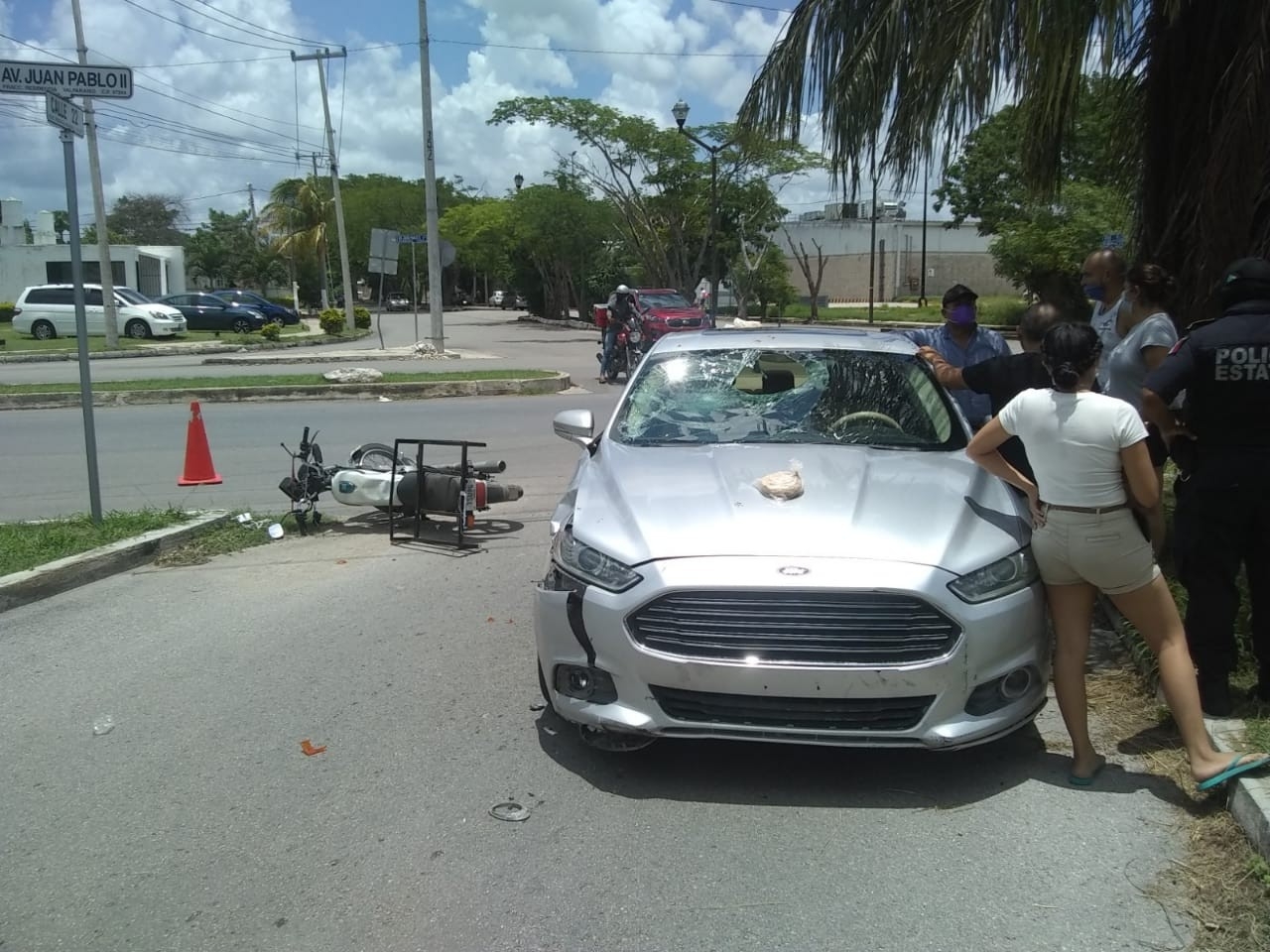 El conductor del auto se quedó en el lugar de los hechos para el deslinde de responsabilidades