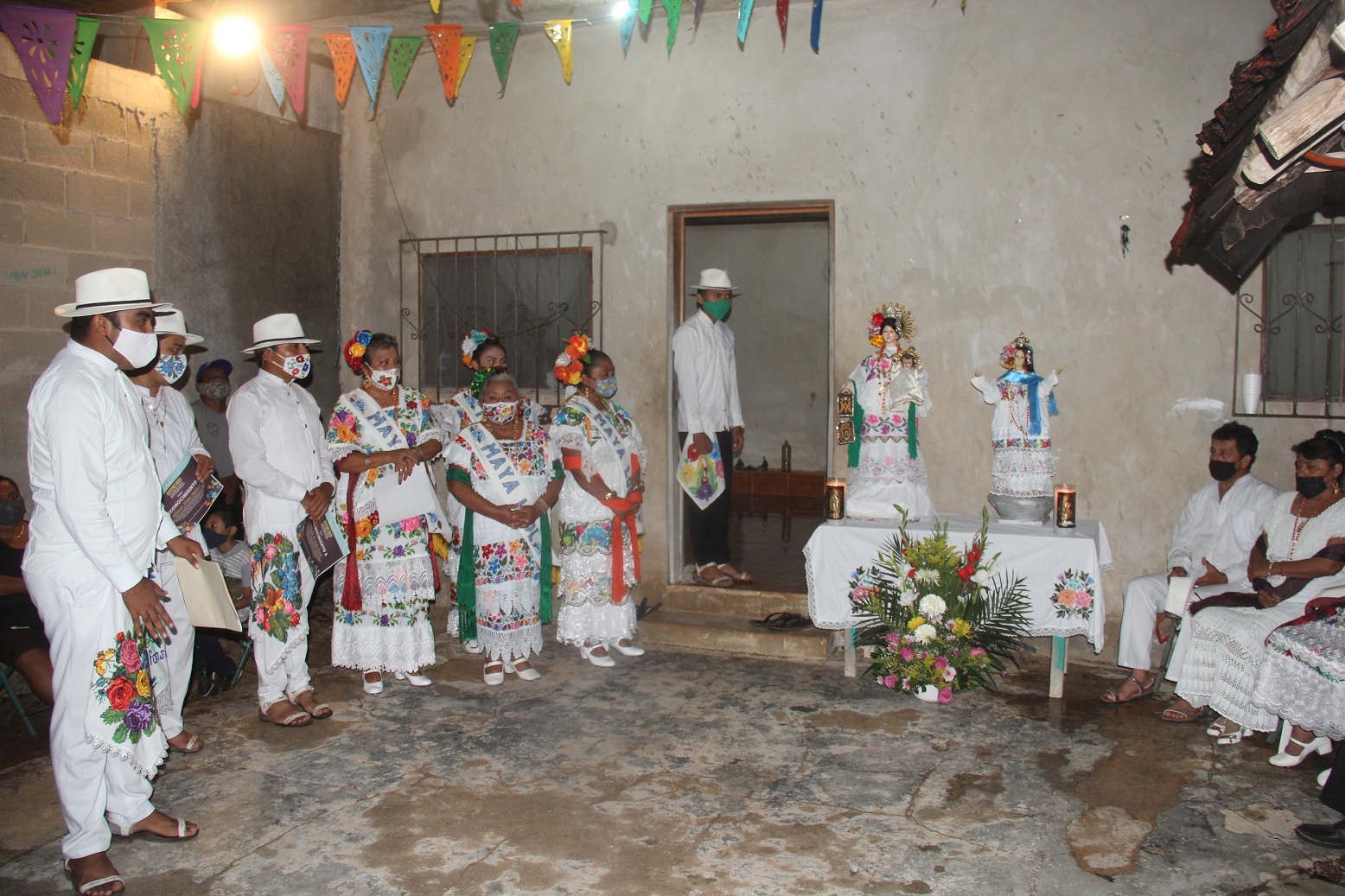 Los participante lucieron trajes típicos de la región para esta celebración religiosa en la Zona Maya de Quintana Roo Los participante lucieron trajes típicos de la región para esta celebración religiosa en la Zona Maya de Quintana Roo