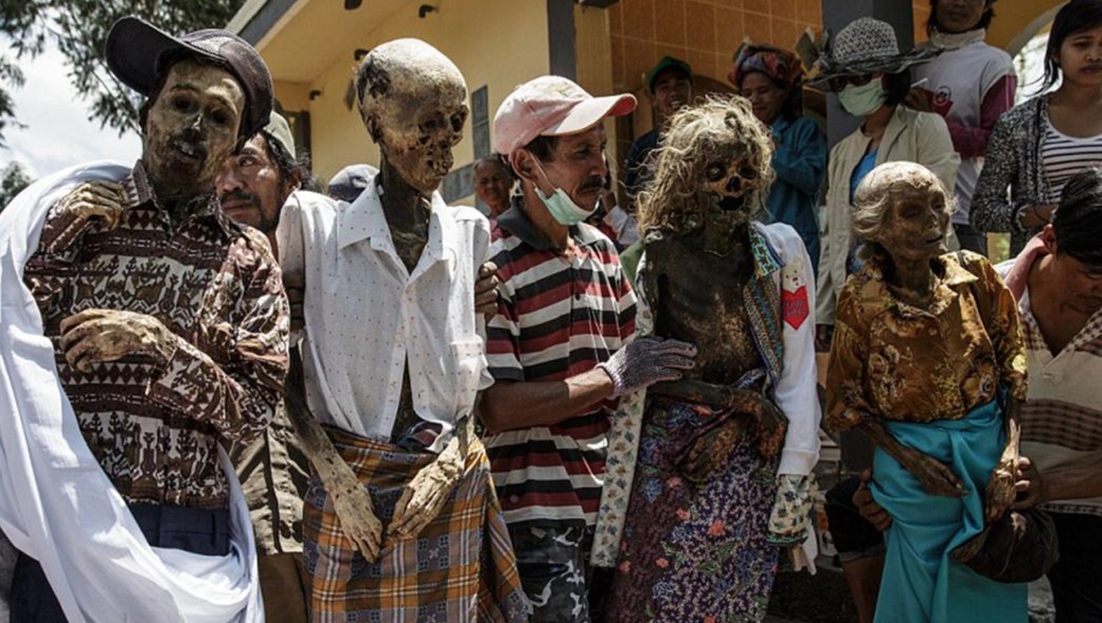 Las tradiciones en el resto del mundo pueden ser un tanto aterradoras, una de ellas es la de Indonesia Las tradiciones en el resto del mundo pueden ser un tanto aterradoras, una de ellas es la de Indonesia