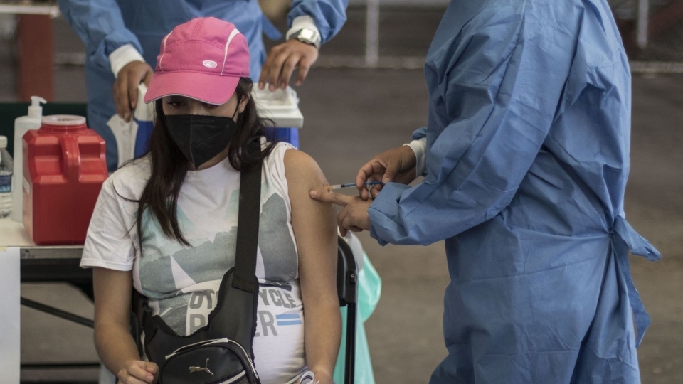 México alcanza 32 millones 575 mil 554 personas inmunizadas con al menos una dosis contra el virus