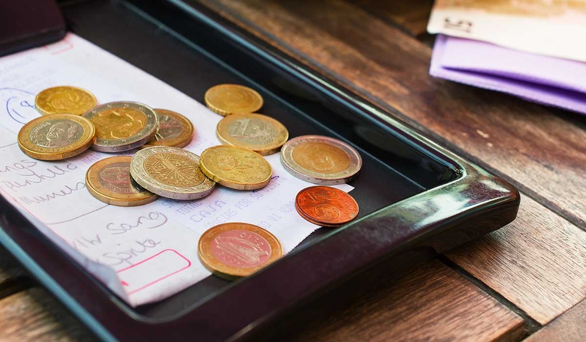 Gastan 2 mil pesos en restaurante; dejan 7 pesos de propina Gastan 2 mil pesos en restaurante; dejan 7 pesos de propina