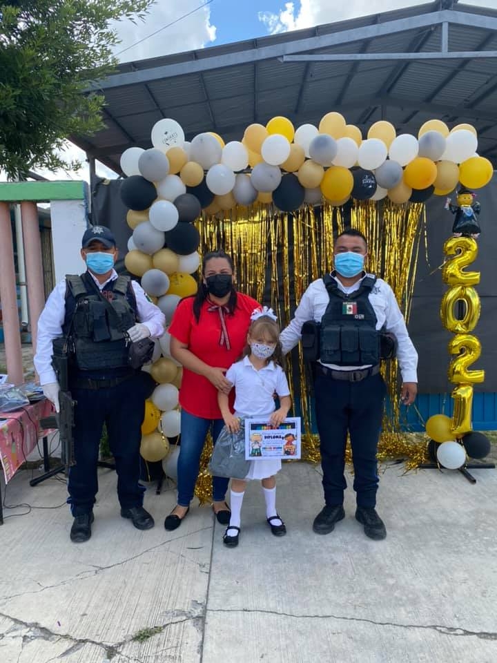 Policías de Tamaulipas vieron la situación de la niña y hallaron la manera de resolverla